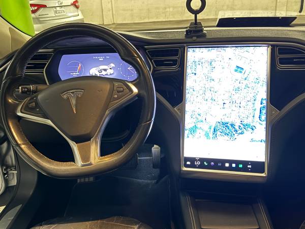 Tesla, dovoz USA — foto 12 z 12