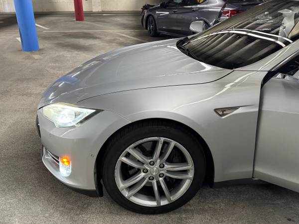 Tesla, dovoz USA — foto 4 z 12