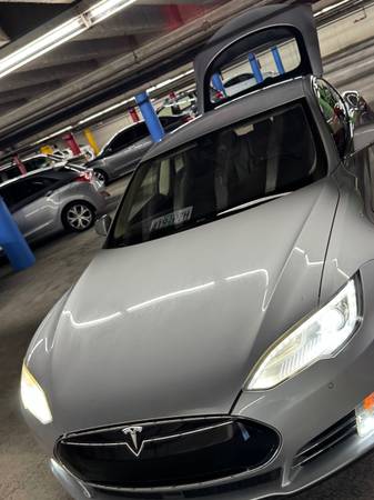 Tesla, dovoz USA — foto 7 z 12