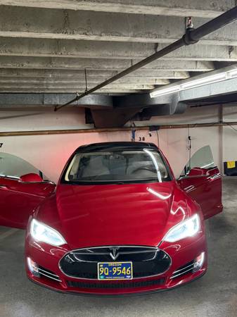 Tesla, dovoz USA — foto 5 z 12