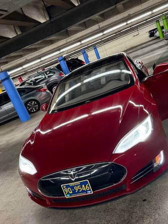 Tesla, dovoz USA — foto 6 z 12