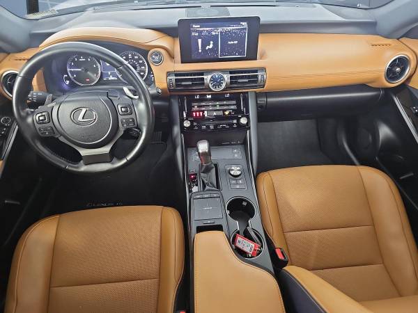 2021 Lexus, dovoz USA — foto 9 z 12