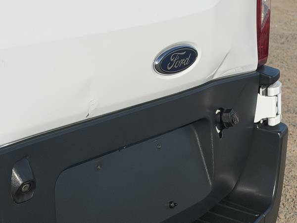 2017 Ford, dovoz USA — foto 5 z 12