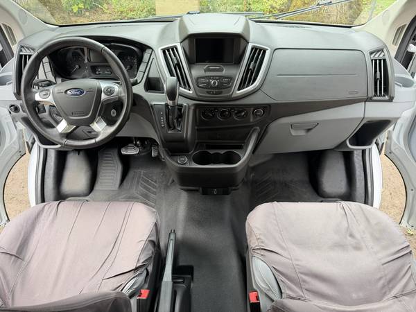 2017 Ford, dovoz USA — foto 7 z 12