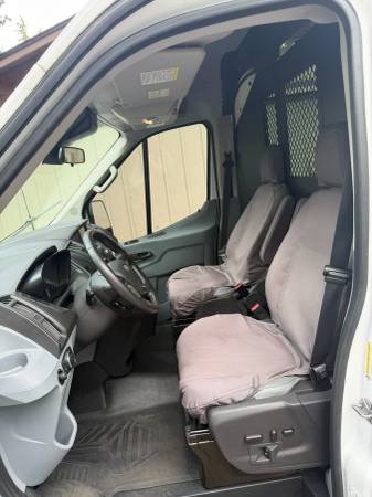 2017 Ford, dovoz USA — foto 9 z 12