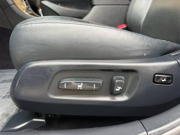 2012 Lexus, dovoz USA — foto 11 z 12