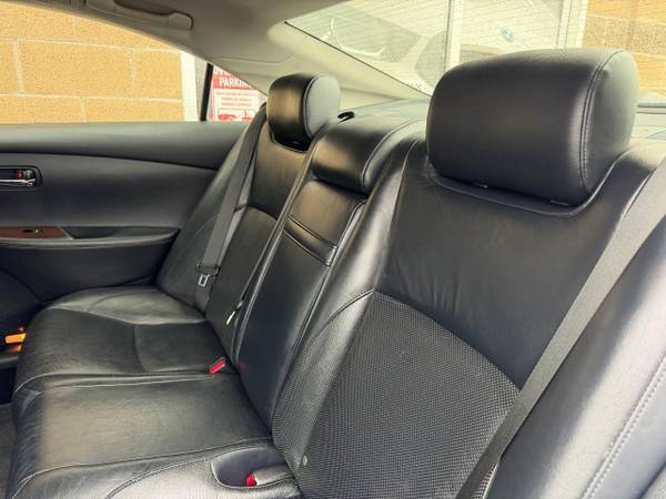 2012 Lexus, dovoz USA — foto 12 z 12