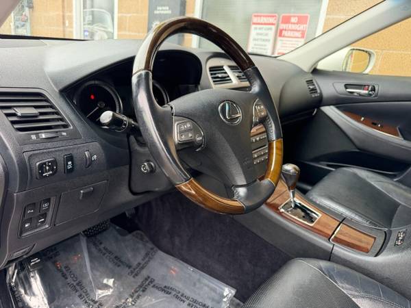 2012 Lexus, dovoz USA — foto 8 z 12