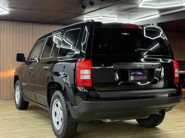 2016 Jeep, dovoz USA — foto 12 z 12