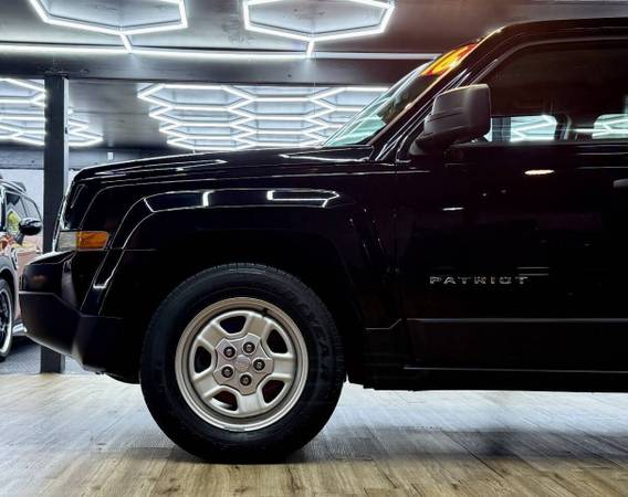 2016 Jeep, dovoz USA — foto 2 z 12