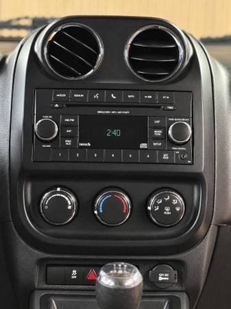 2016 Jeep, dovoz USA — foto 8 z 12