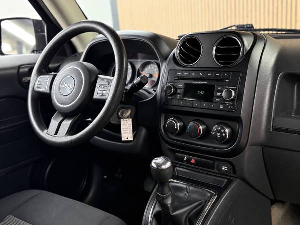 2016 Jeep, dovoz USA — foto 9 z 12