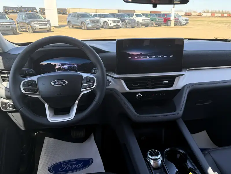 2026 Ford Explorer Active, bílá, dovoz Kanada — foto 12 z 12