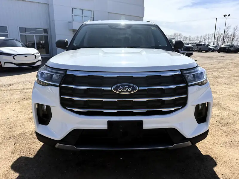 2026 Ford Explorer Active, bílá, dovoz Kanada — foto 2 z 12