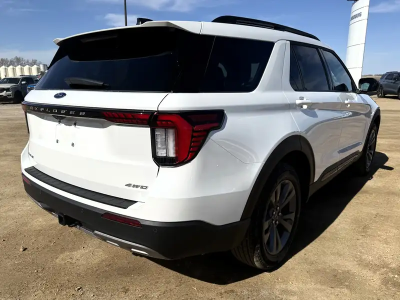 2026 Ford Explorer Active, bílá, dovoz Kanada — foto 5 z 12