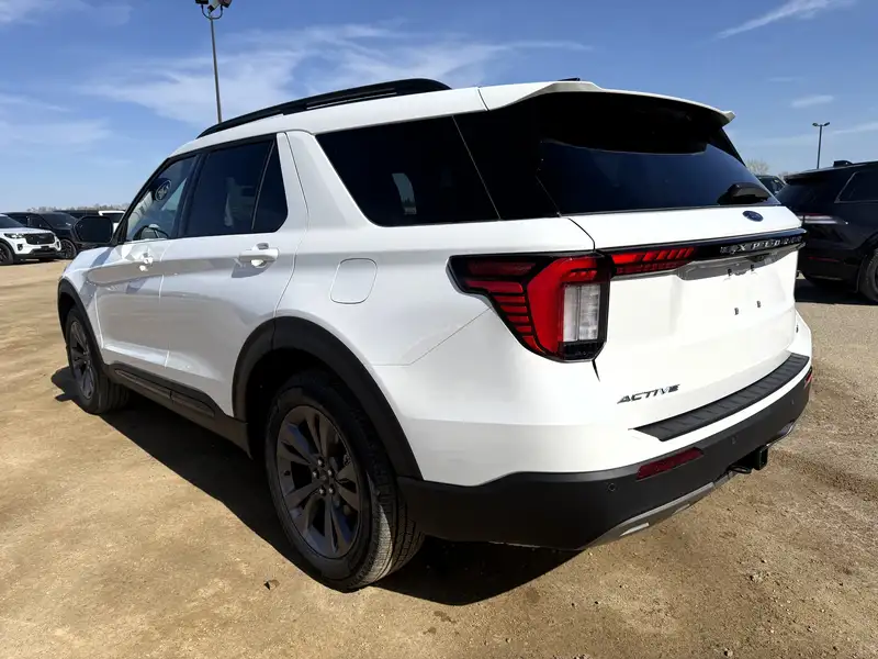 2026 Ford Explorer Active, bílá, dovoz Kanada — foto 8 z 12
