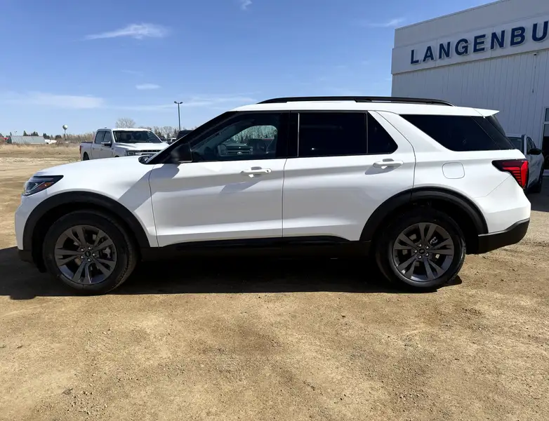 2026 Ford Explorer Active, bílá, dovoz Kanada — foto 9 z 12
