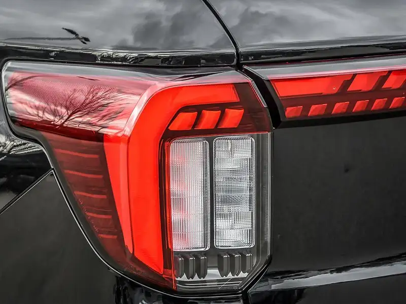 2026 Ford Explorer, černá, 25 km, dovoz Kanada — foto 10 z 12