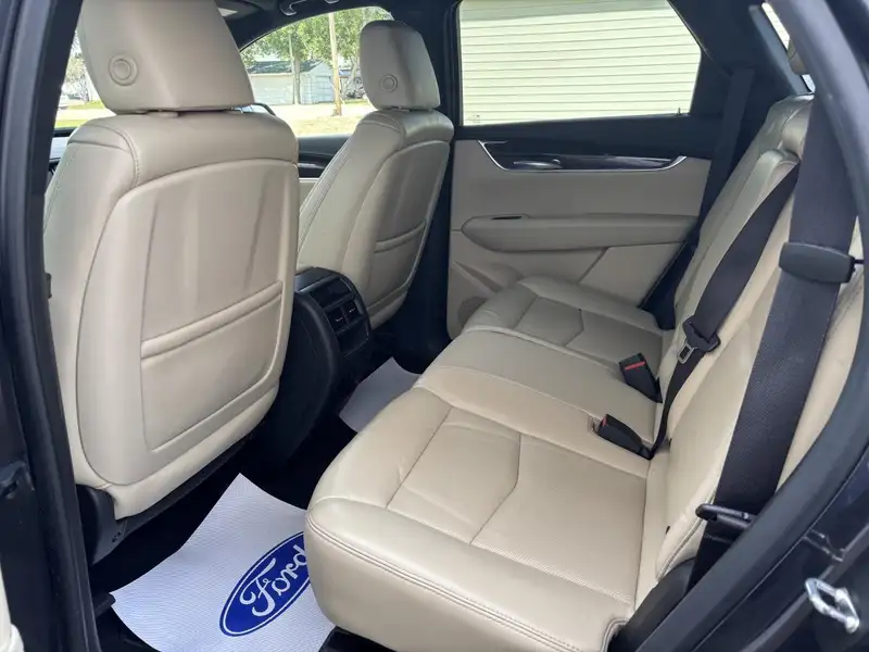 2017 Cadillac XT5 Base, šedá, 148 529 km, dovoz Kanada — foto 8 z 12