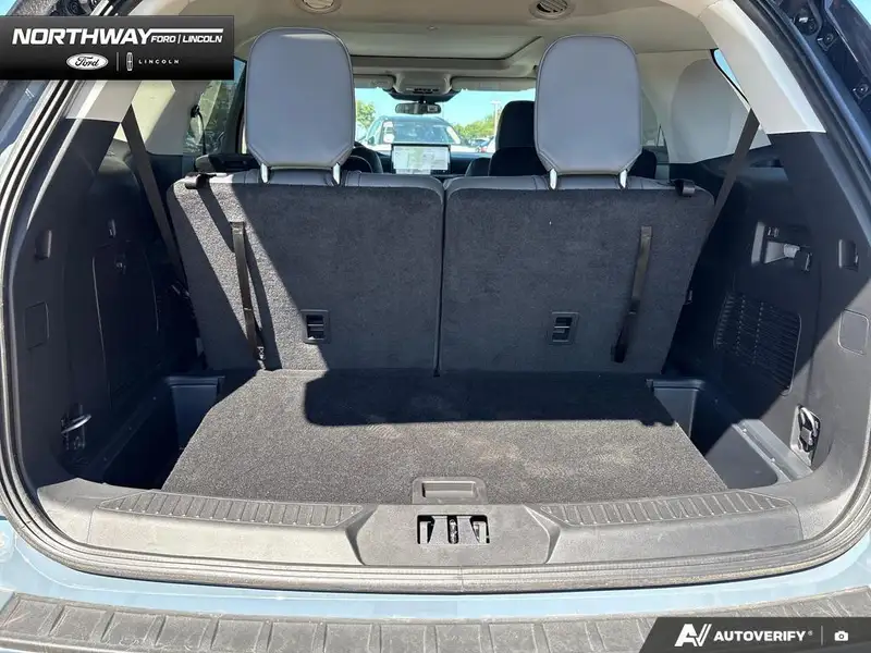 2025 Ford Explorer Active, modrá, 50 km, dovoz Kanada — foto 10 z 12