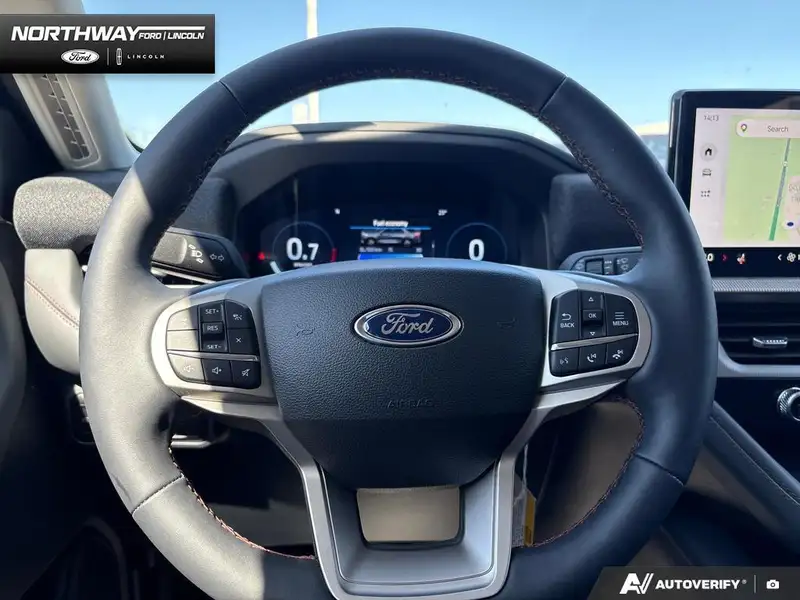 2025 Ford Explorer Active, modrá, 50 km, dovoz Kanada — foto 12 z 12