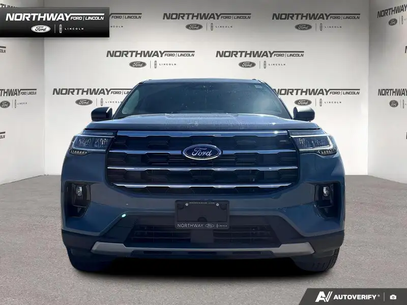 2025 Ford Explorer Active, modrá, 50 km, dovoz Kanada — foto 2 z 12