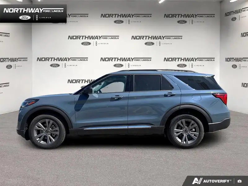 2025 Ford Explorer Active, modrá, 50 km, dovoz Kanada — foto 3 z 12