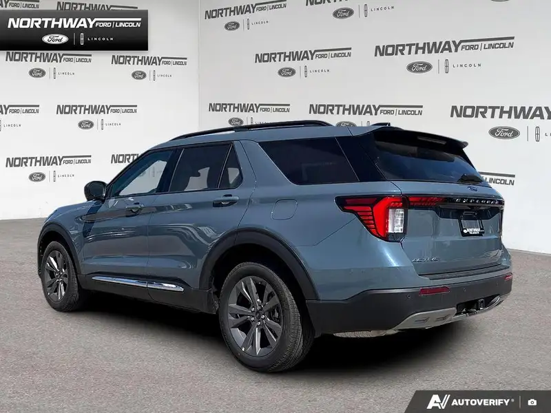 2025 Ford Explorer Active, modrá, 50 km, dovoz Kanada — foto 4 z 12