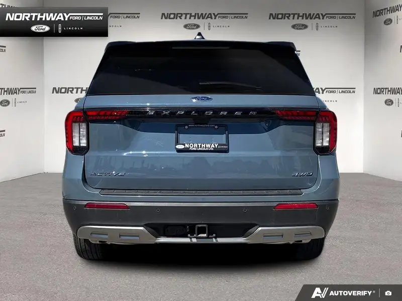 2025 Ford Explorer Active, modrá, 50 km, dovoz Kanada — foto 5 z 12