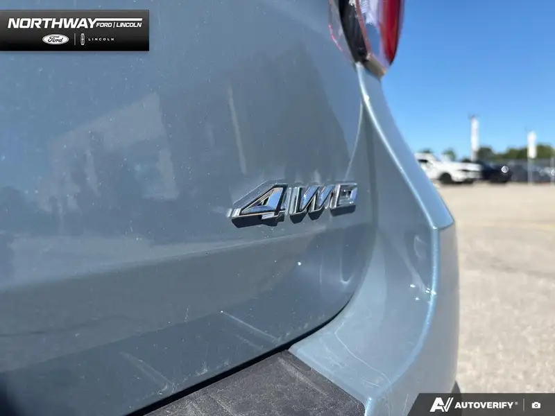 2025 Ford Explorer Active, modrá, 50 km, dovoz Kanada — foto 8 z 12