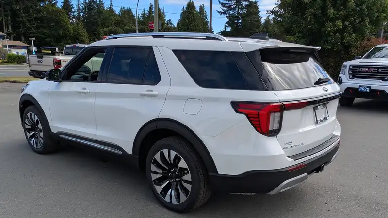 2026 Ford Explorer, bílá, 1 444 km, dovoz Kanada — foto 10 z 12