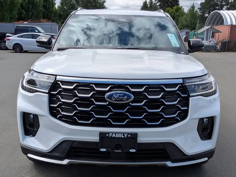 2026 Ford Explorer, bílá, 1 444 km, dovoz Kanada — foto 2 z 12