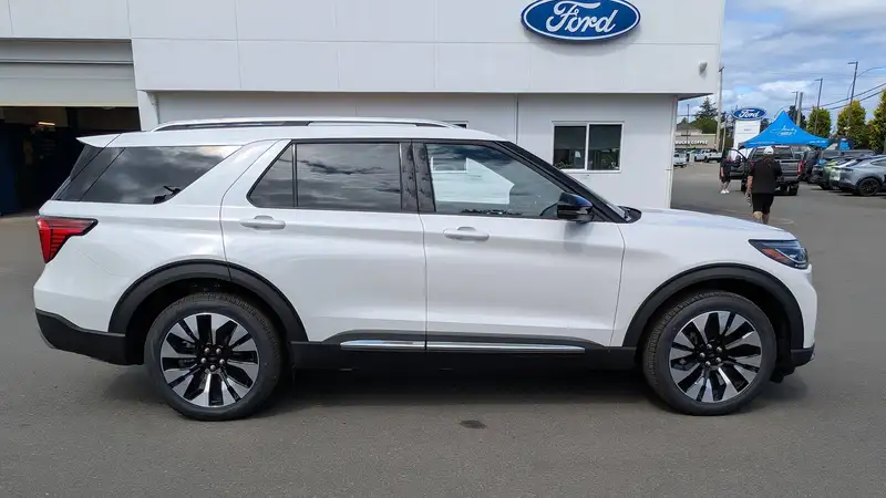 2026 Ford Explorer, bílá, 1 444 km, dovoz Kanada — foto 4 z 12