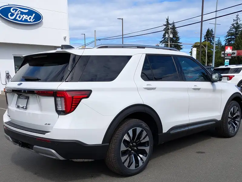 2026 Ford Explorer, bílá, 1 444 km, dovoz Kanada — foto 5 z 12