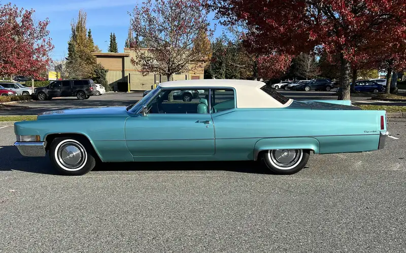 1970 Cadillac Deville, zelená, 88 700 km, dovoz Kanada — foto 2 z 12