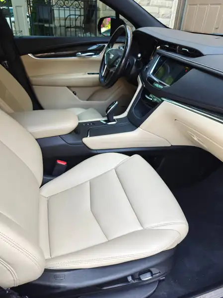2019 Cadillac XT5 AWD, černá, 132 406 km, dovoz Kanada — foto 5 z 10