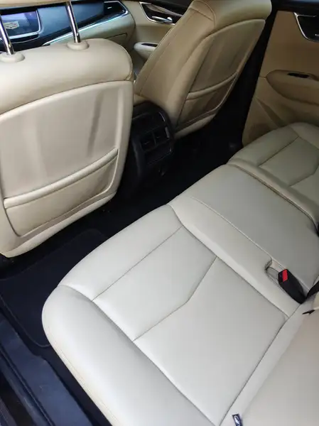 2019 Cadillac XT5 AWD, černá, 132 406 km, dovoz Kanada — foto 6 z 10
