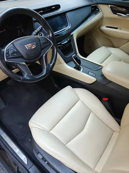 2019 Cadillac XT5 AWD, černá, 132 406 km, dovoz Kanada — foto 8 z 10