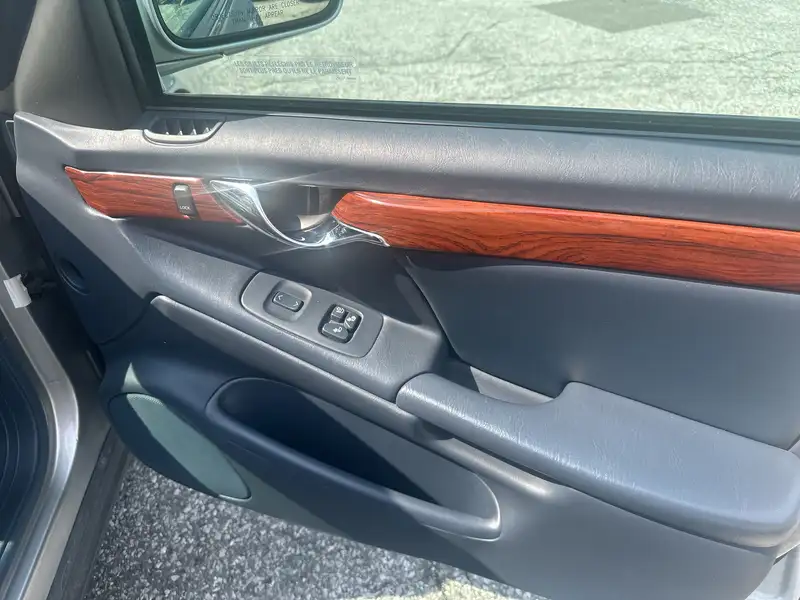 2005 Cadillac Deville 4dr Sdn, zlatá, 94 922 km, dovoz Kanada — foto 8 z 12