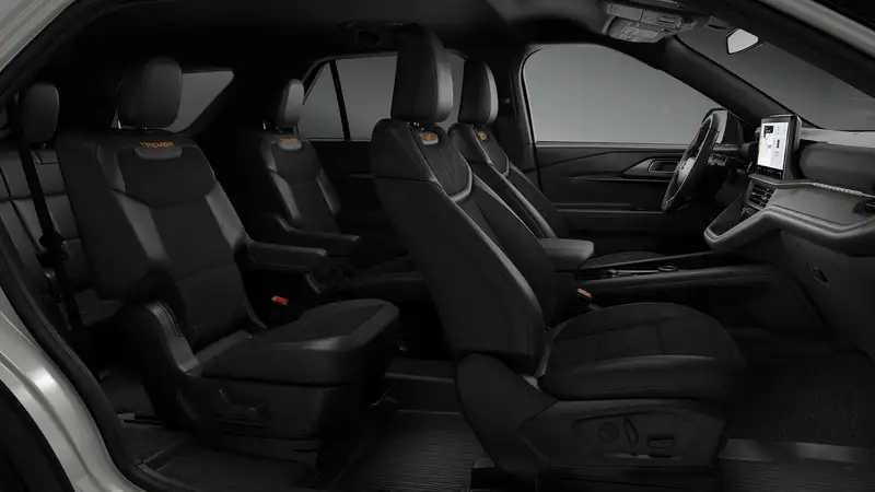 2026 Ford Explorer Tremor, bílá, 14 km, dovoz Kanada — foto 4 z 6