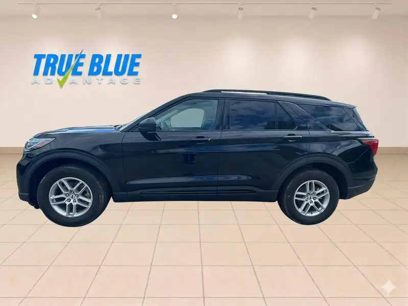 2026 Ford Explorer Active 200A, černá, dovoz Kanada — foto 2 z 12