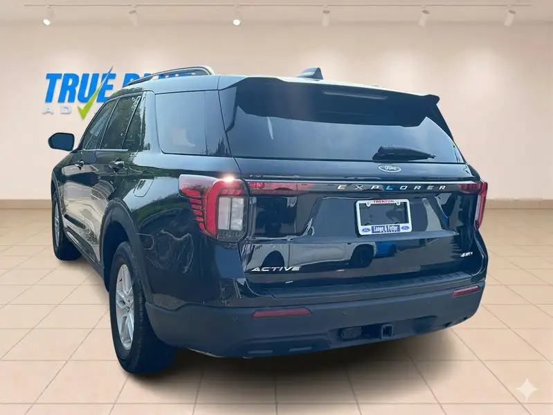 2026 Ford Explorer Active 200A, černá, dovoz Kanada — foto 3 z 12