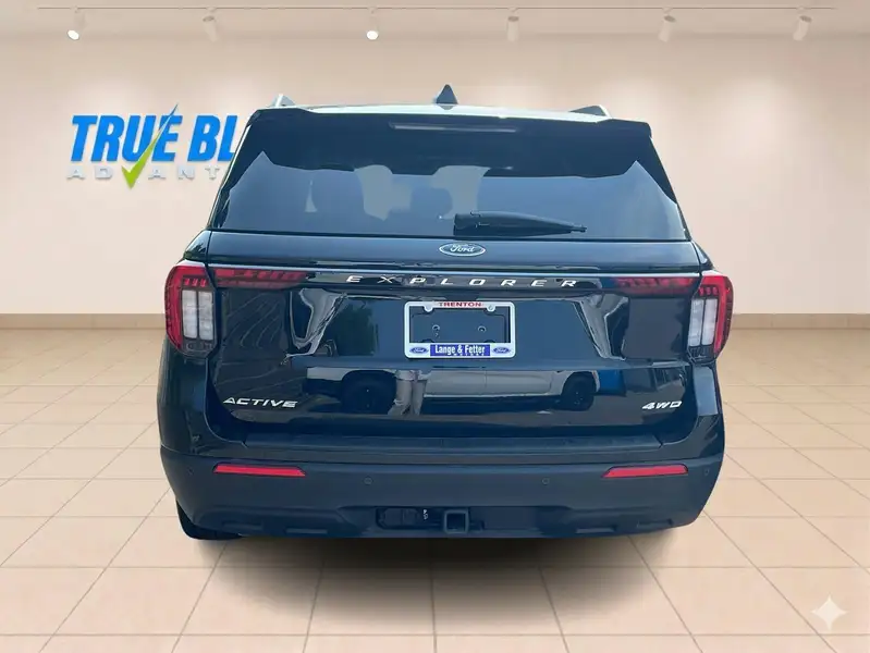2026 Ford Explorer Active 200A, černá, dovoz Kanada — foto 4 z 12