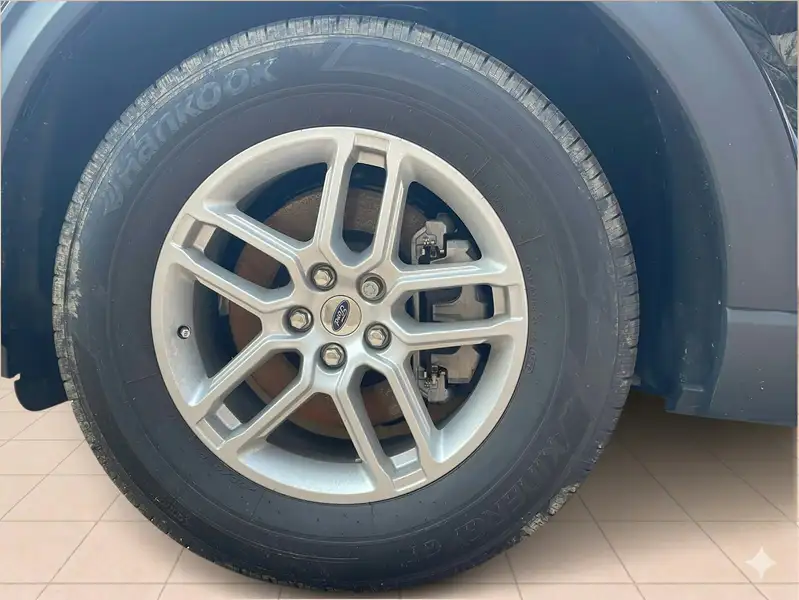 2026 Ford Explorer Active 200A, černá, dovoz Kanada — foto 8 z 12