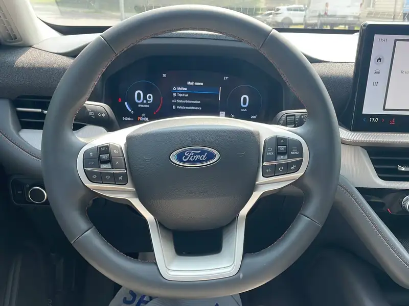 2026 Ford Explorer Active 200A, černá, dovoz Kanada — foto 9 z 12