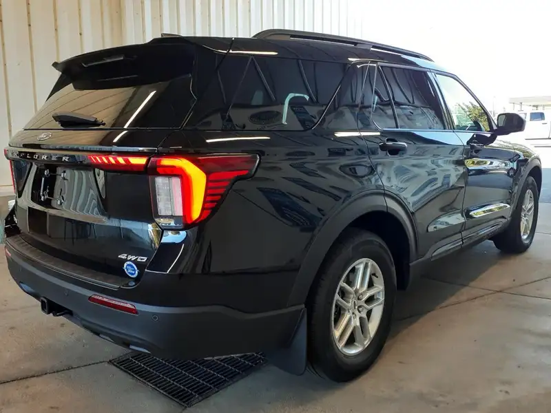2026 Ford Explorer ACTIVE 200A *2ND ROW BENCH SEATING, černá, 13 km, dovoz Kanada — foto 5 z 12