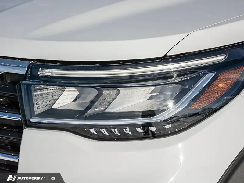 2026 Ford Explorer Active, bílá, 2 088 km, dovoz Kanada — foto 10 z 12