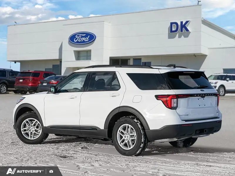 2026 Ford Explorer Active, bílá, 2 088 km, dovoz Kanada — foto 4 z 12