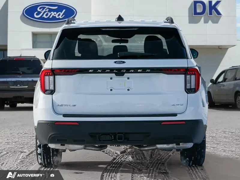 2026 Ford Explorer Active, bílá, 2 088 km, dovoz Kanada — foto 5 z 12