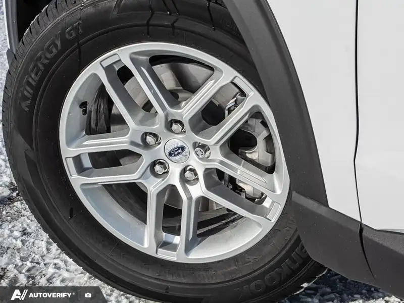 2026 Ford Explorer Active, bílá, 2 088 km, dovoz Kanada — foto 6 z 12